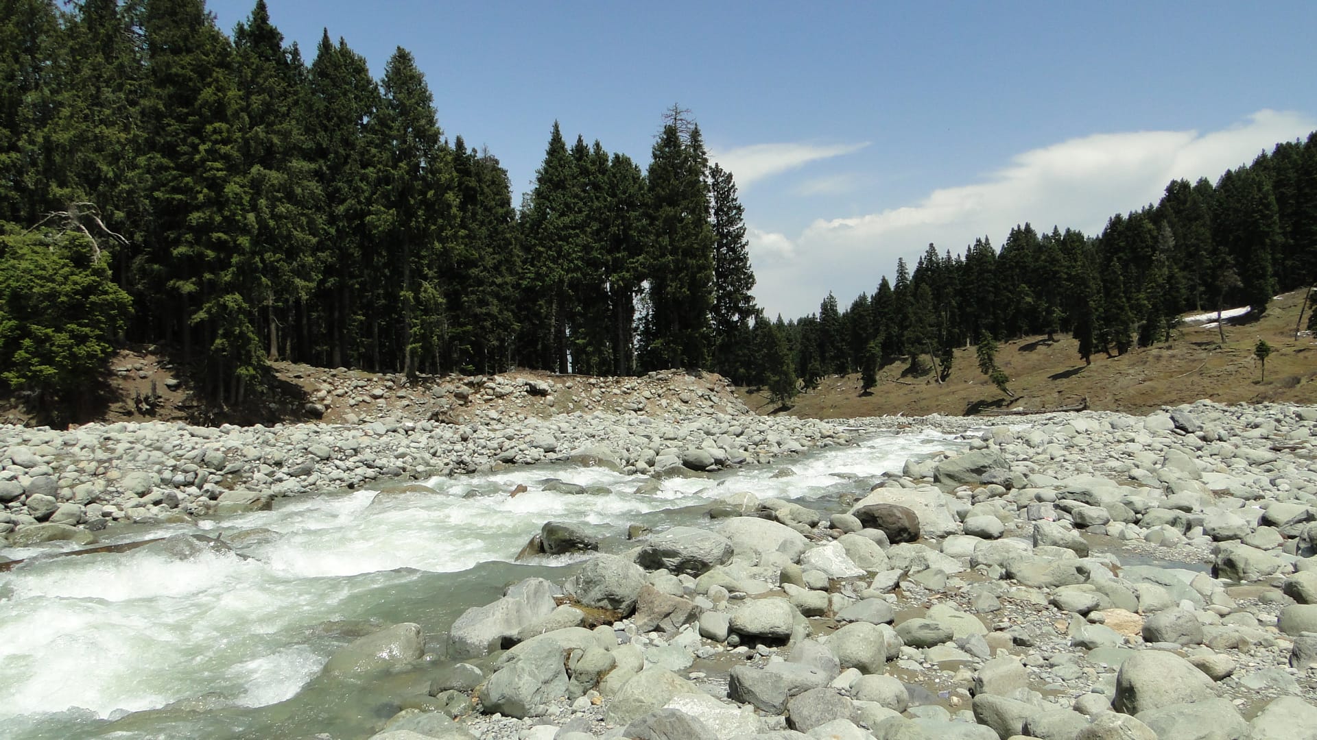 Kashmir in Monsoon (June–August) — The Complete Travel Guide 2026