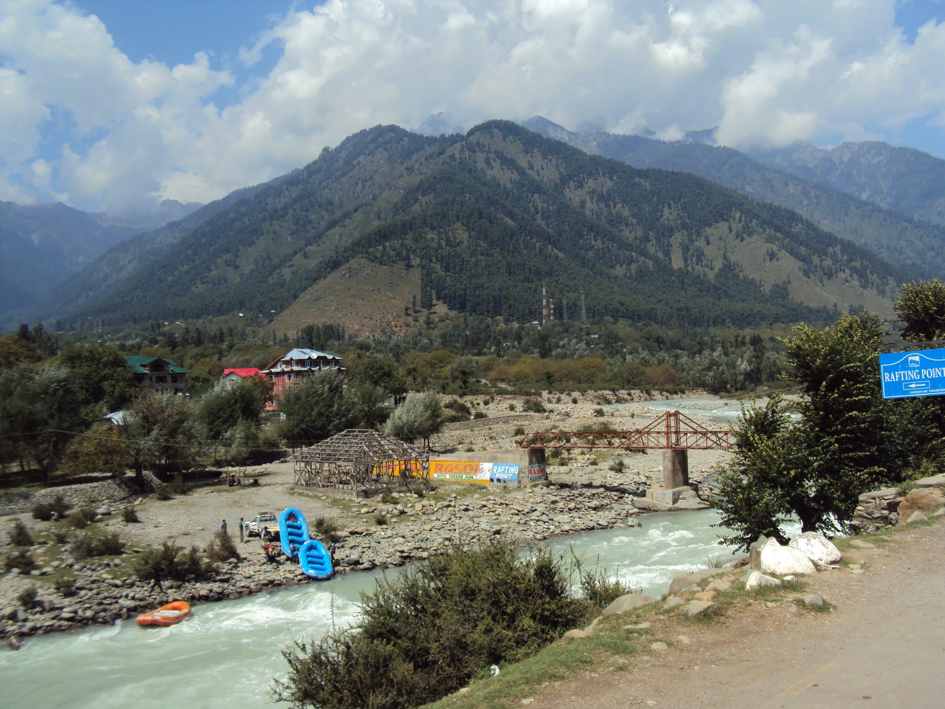 Trivilio vs Yatra for Kashmir — What's the Difference? (2026)